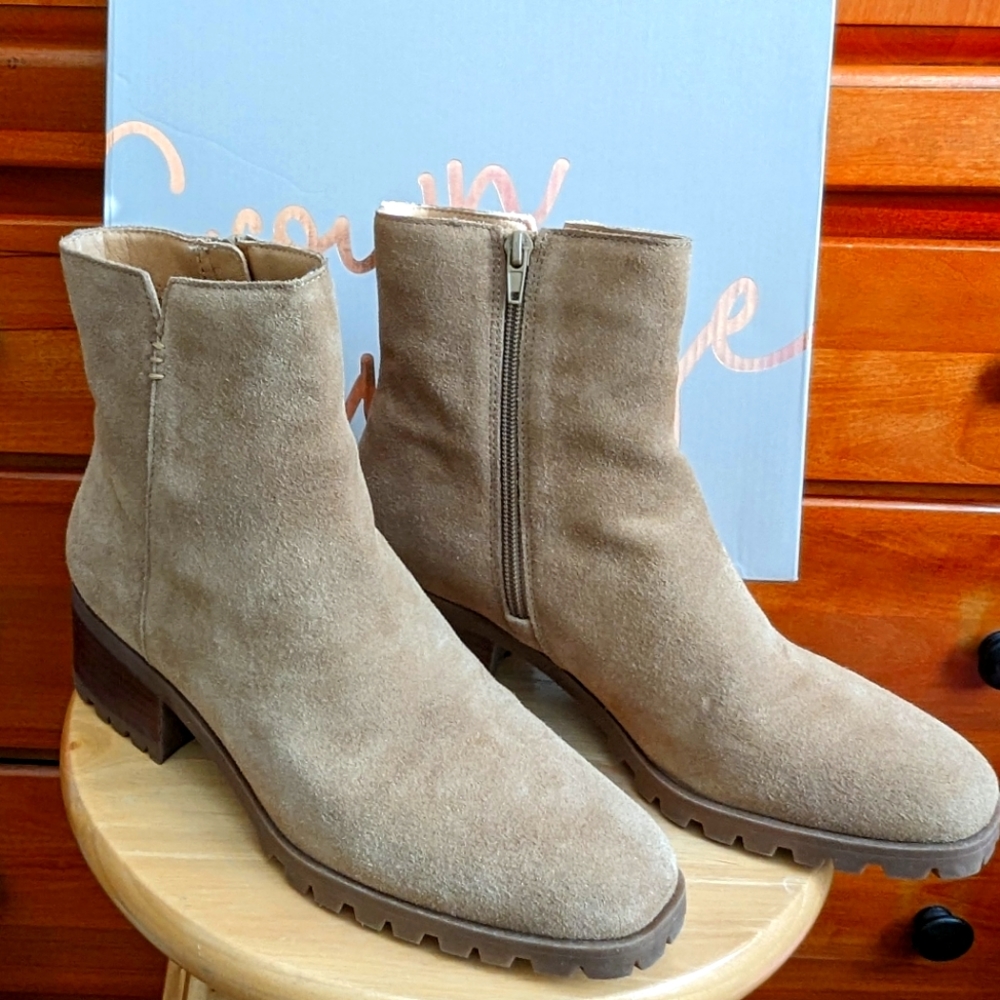 Crown Vintage Melendi Boots, Women's Size 8 M, Warm Khaki Suede